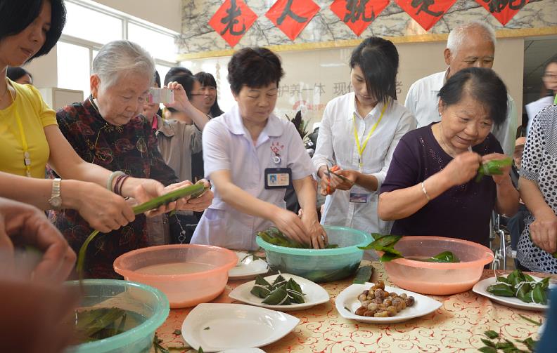 安徽敬老院包粽子比赛